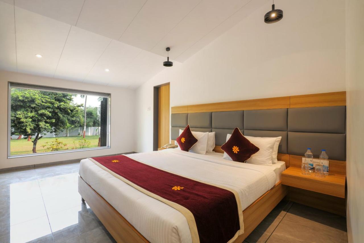 Gold Beach Villa Daman Kültér fotó