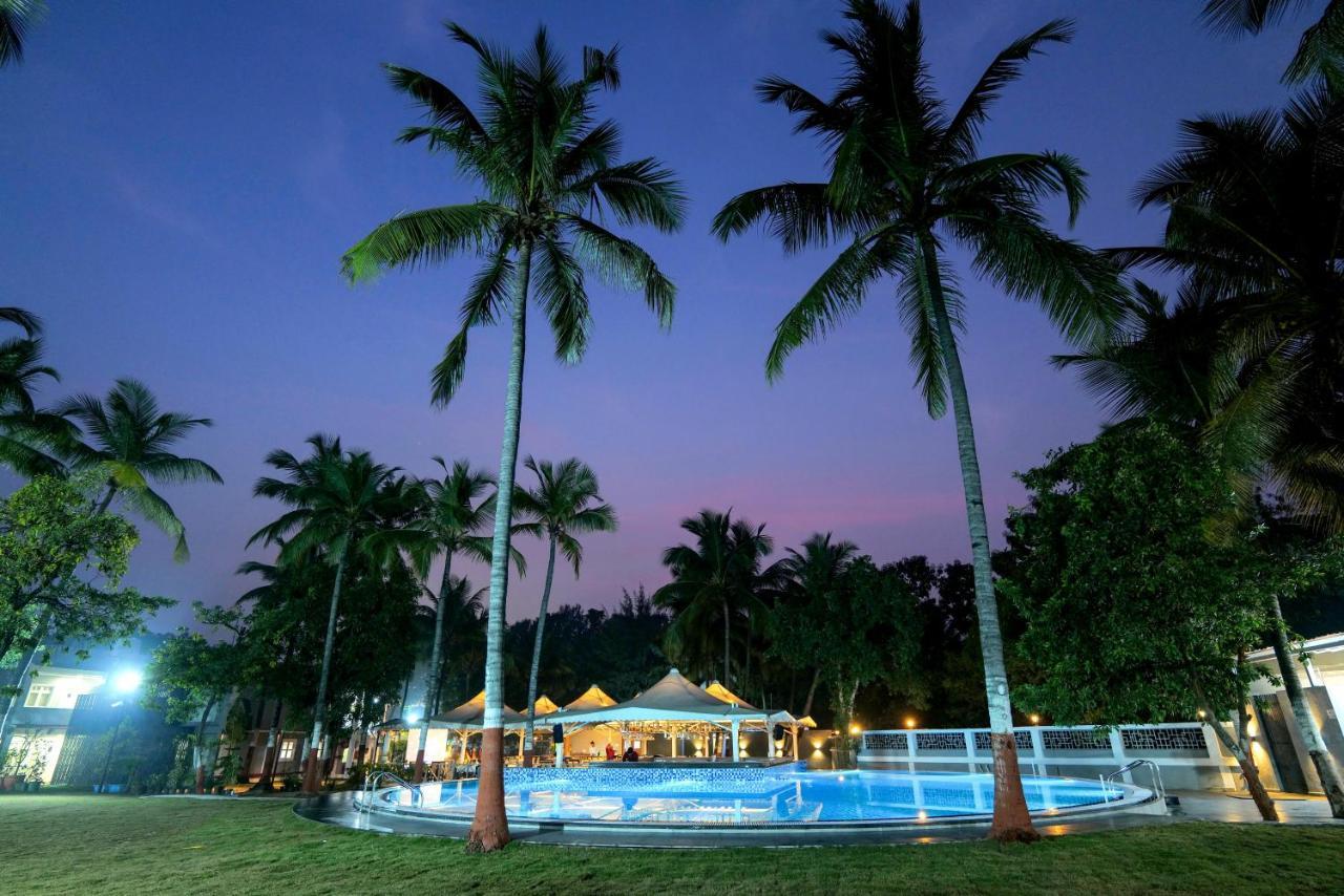 Gold Beach Villa Daman Kültér fotó