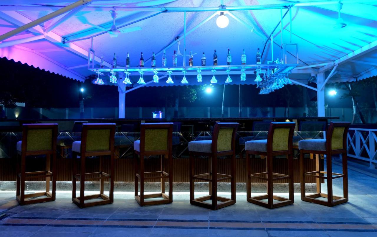 Gold Beach Villa Daman Kültér fotó
