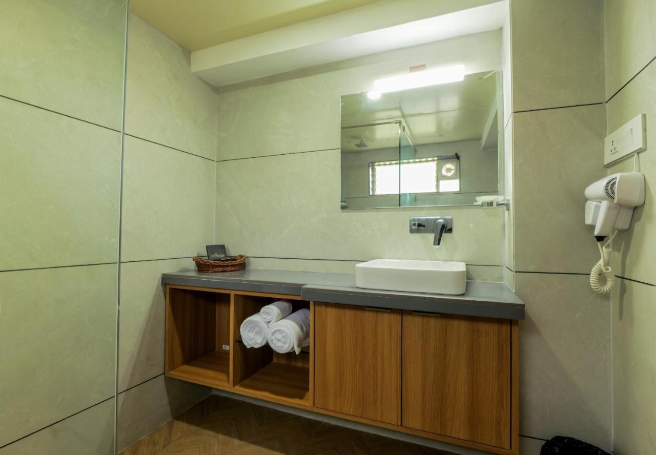 Gold Beach Villa Daman Kültér fotó