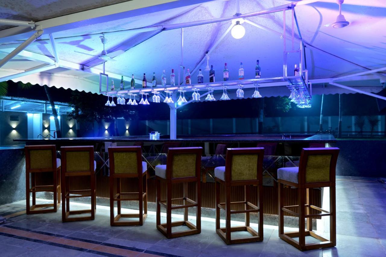 Gold Beach Villa Daman Kültér fotó