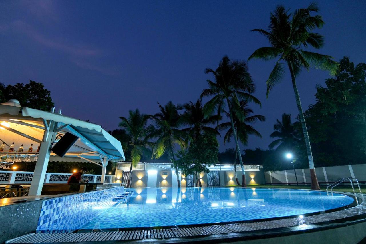 Gold Beach Villa Daman Kültér fotó